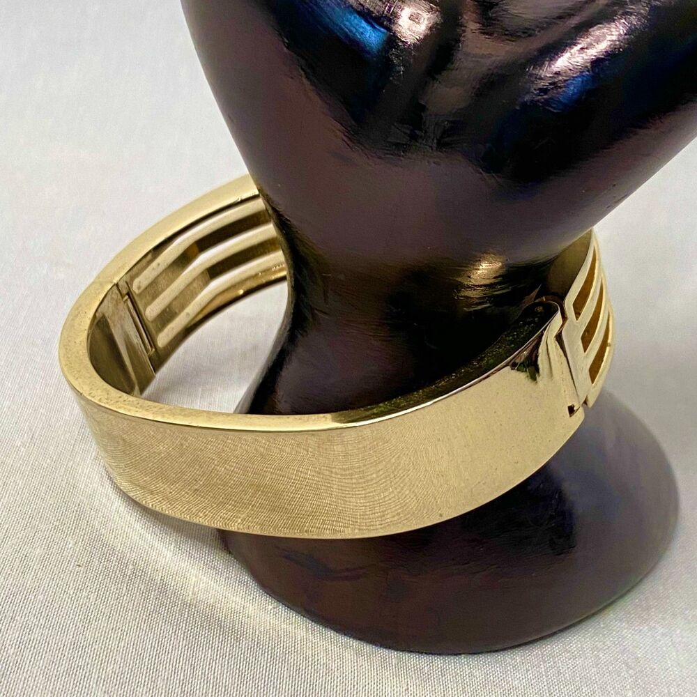 💎Chunky Gold Tone Hinged Cuff Bracelet Geometric Pattern Statement